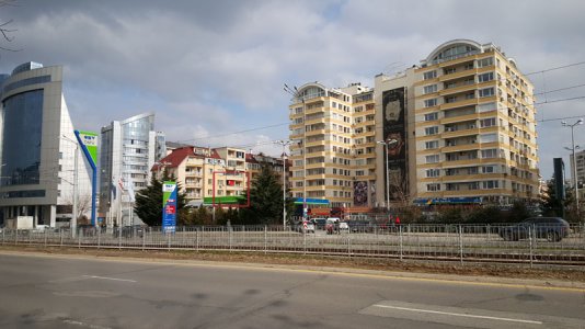 gsmarena_002sm.jpg