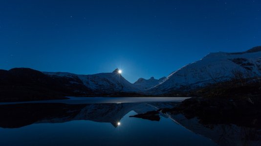 03883_themoonappears_2560x1440.jpg