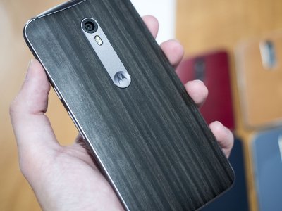 moto-x-style-walnut.jpg