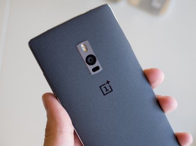 oneplus-2-sandstone-black-back.jpg