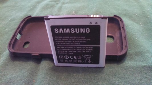 samsung i9500 battery.jpg samsung i9500 battery.jpg
