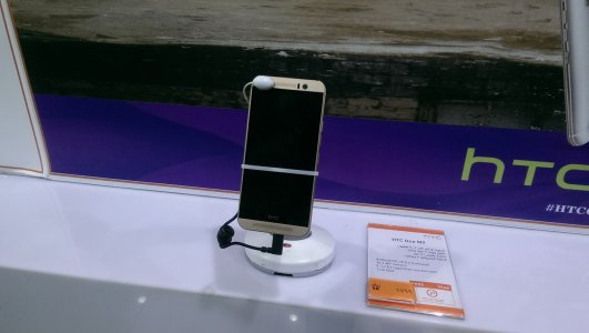 axiom showroom demo unit crack 2.jpg