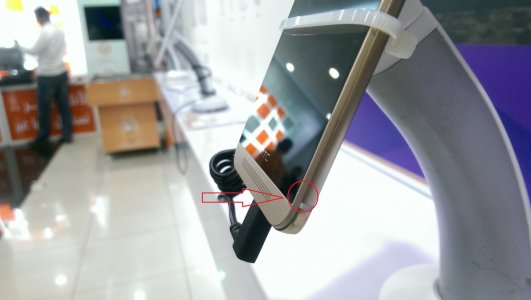 axiom showroom demo unit crack highlighted.jpg