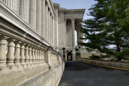 capitol_carriage_entrance_1280.jpg