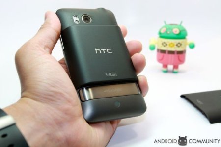3-20-11-htc-thunderbolt-extended-battery.jpg
