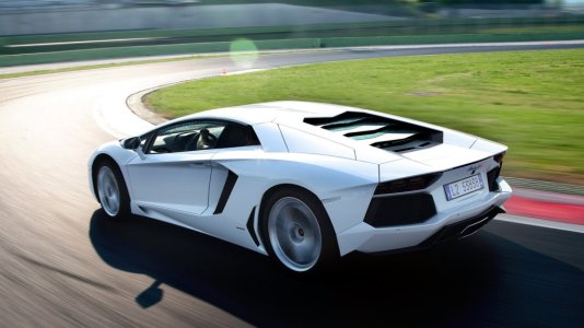 Lamborghini-Aventador-Wallpaper-HD-Background-1024x576.jpg