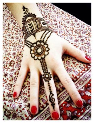 Easy-and-stylish-MEHNDI-DESIGNS-for-girls.jpg