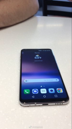 lg_v30_hands_on1.jpg