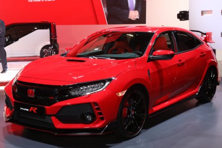2017-Honda-Civic-Type-R-front-three-quarter-02.jpg