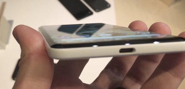 hands-on-with-google-pixel-2-pixel-2-xl-youtube-2017-10-06-11-30-36.jpg