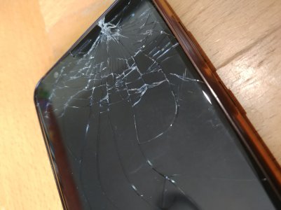 Cracked honor 7x.jpg