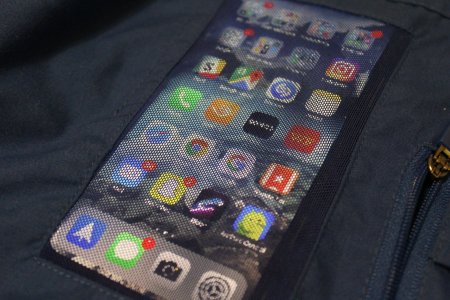 Mesh Pocket with Phone.jpg Mesh Pocket with Phone.jpg