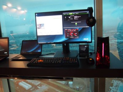 asus-rog-xg2-external-graphics-docking-station-setup-with-external-monitor-ultrabook_slideshow_m.jpg