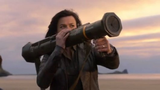 Gwen_Holding_a_Bazooka.jpeg