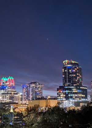 PXL_20201221_232401549 -- The Christmas Star conjunction of Saturn and Jupiter over Lake Eola in.jpg