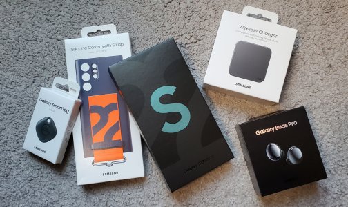 Samsung S22 Ultra FedEx package kit pic.jpg