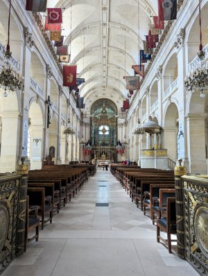 PXL_20220521_101314590 -- View along the center aisle of the Cathédrale Saint-Louis-des-Invalid.jpg