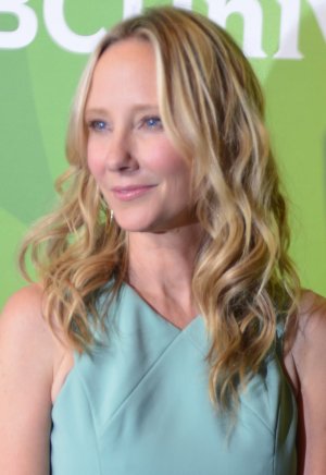 Anne_Heche_July_14,_2014_(cropped).jpg
