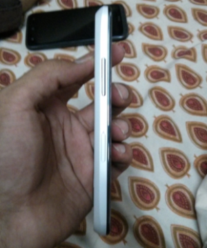 nexus-4-white-2.png