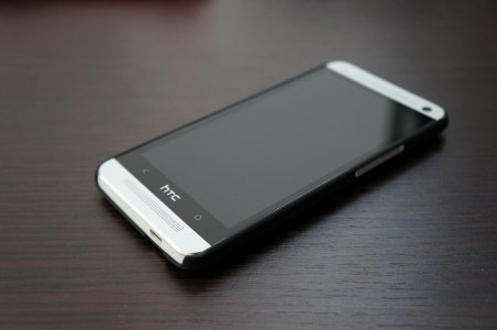 HTC One Incipio Feather 01.jpg