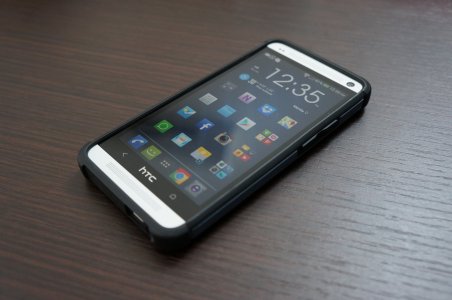 HTC One UAG Aero 03.jpg