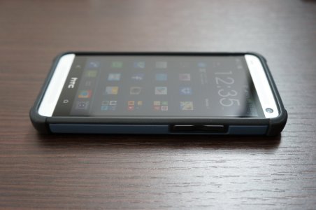 HTC One UAG Aero 04.jpg