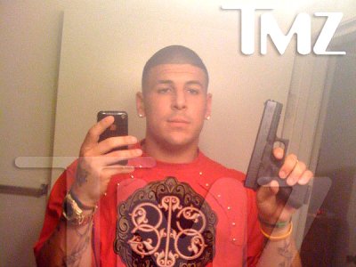 Aaron-Hernandez-Glock-Gun-Selfie.jpg