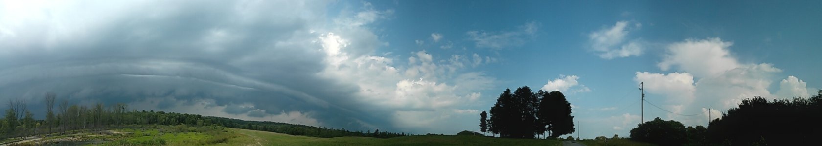 and_the_storm_rolls_in_by_gloomyguppy07-d6an42x.jpg