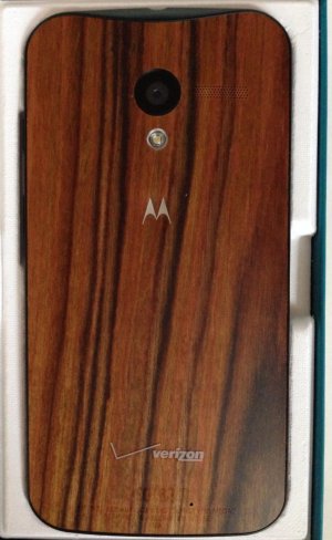 Walnut Moto X in the Box.jpg