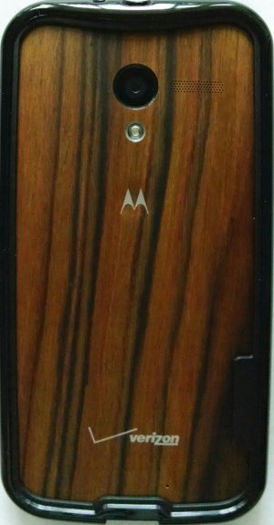 Walnut Moto X with Bumper.jpg