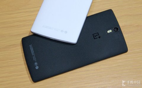 OnePlus-One-black-vs-OnePlus-One-white-image-3.jpg