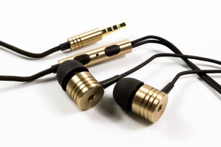 7-With-Mic-750x498.jpg